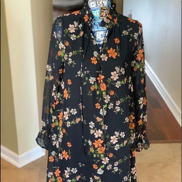 En Creme Dresses & Skirts - NWT Sheath  black dress with orange flowers